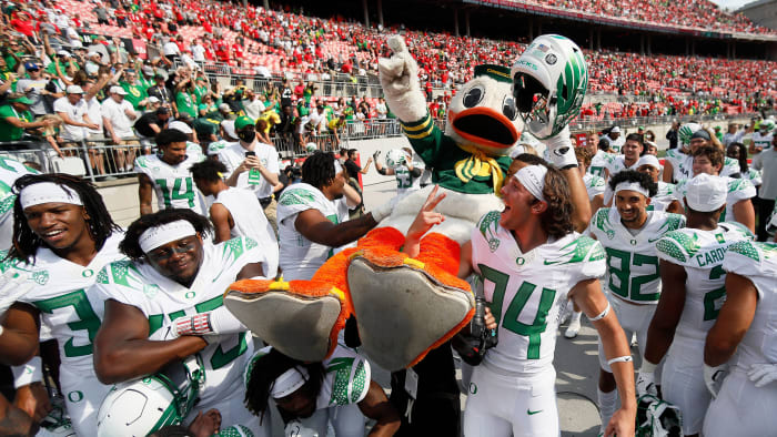 Oregon football celebrates its win over Ohio State